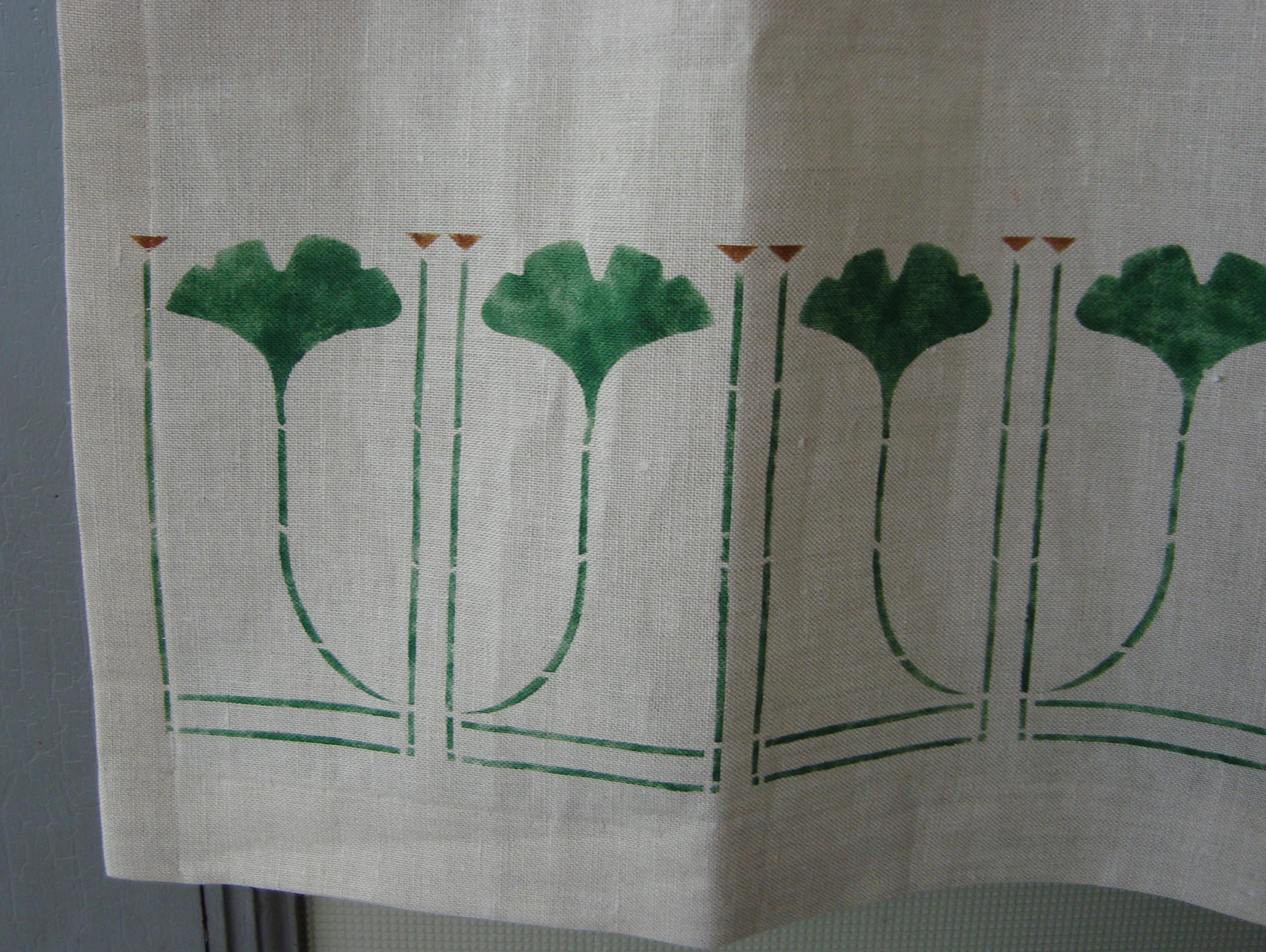 Ginkgo curtain close